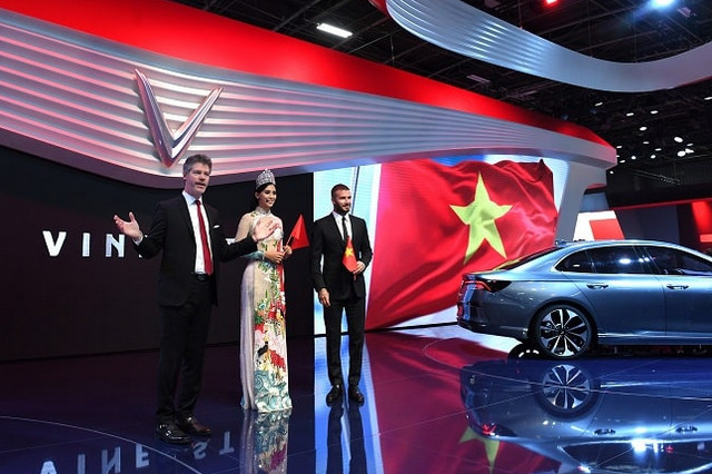niềm tự hào dân tộc khi mà lần đầu tiên một chiếc xe hơi mang thương hiệu Việt