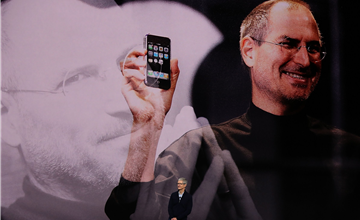 Steve Jobs đã tạo nên thành công cho Apple với chỉ 1 thay đổi nhỏ!